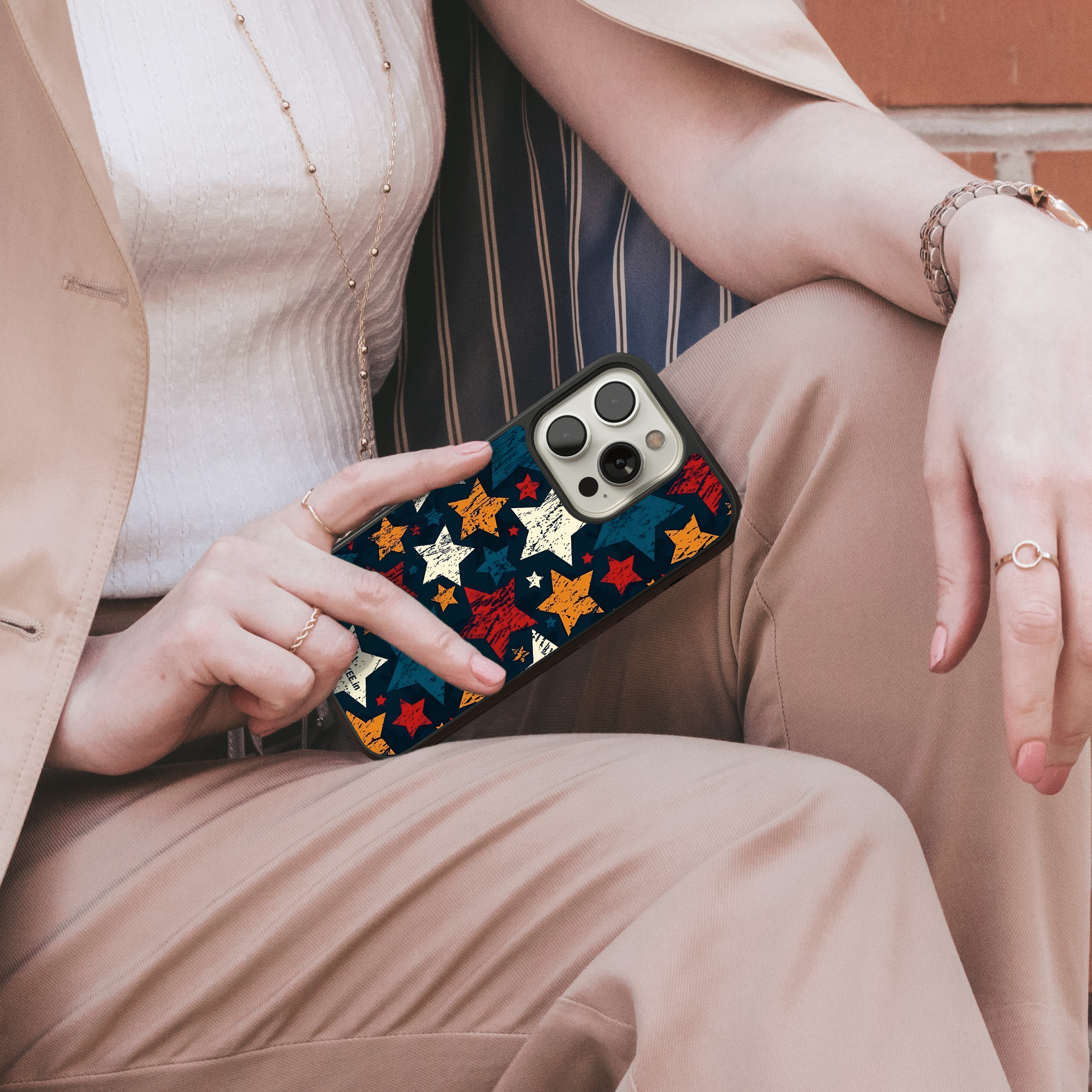 Vintage Style Star Mobile Cover - Bold Textured Design