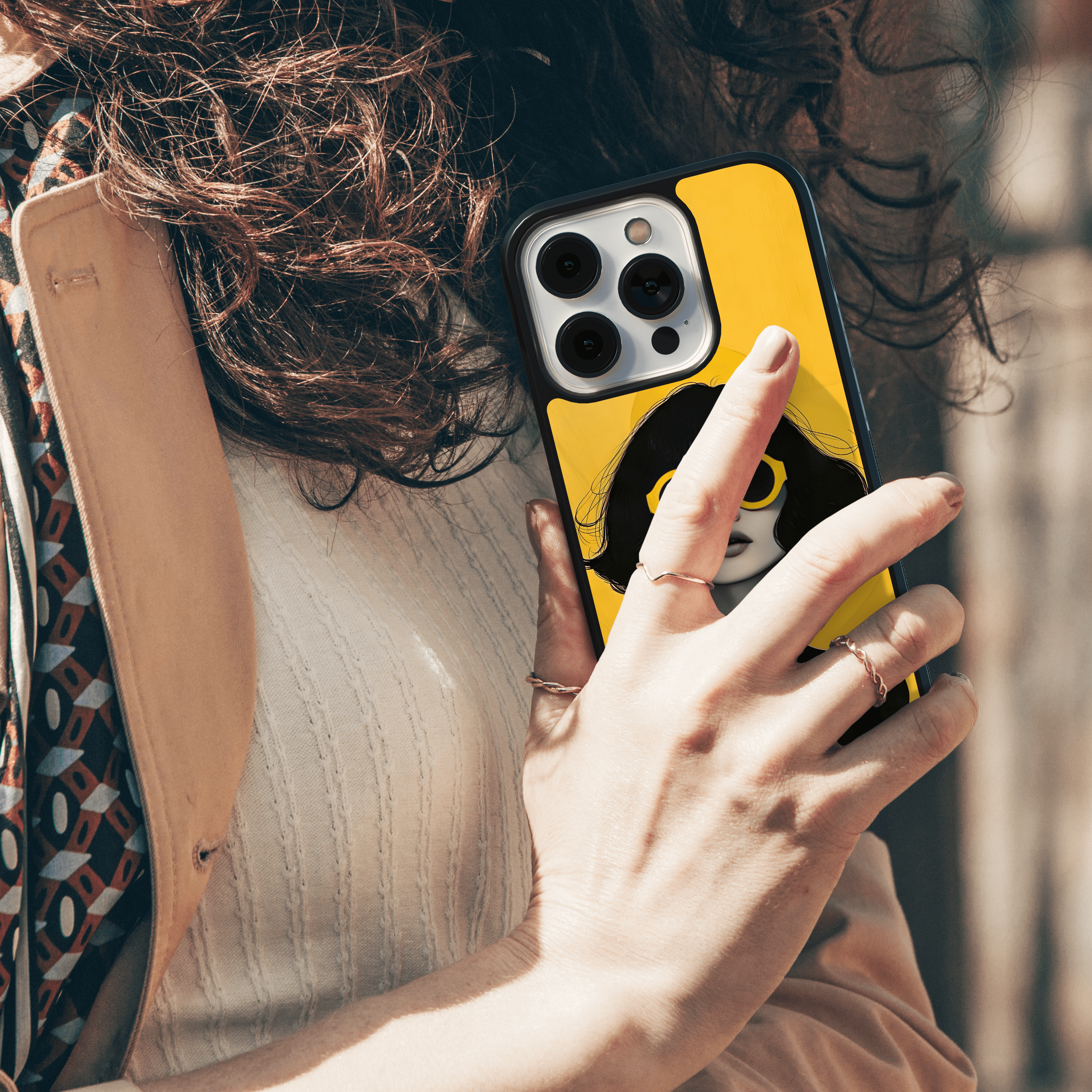 Stylish Woman with Yellow Sunglasses Mobile Case - Retro Fashion Art